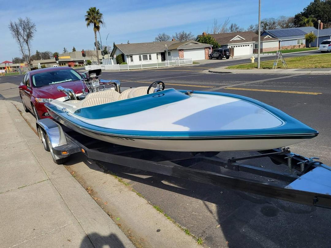 1975 GlasProd jet boat - Image 3
